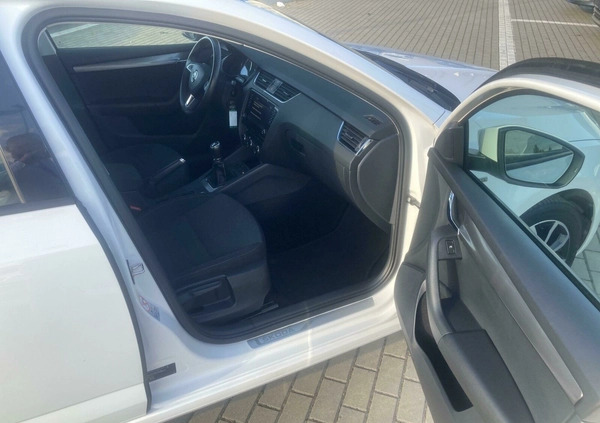 Skoda Octavia cena 61900 przebieg: 130950, rok produkcji 2019 z Przysucha małe 466